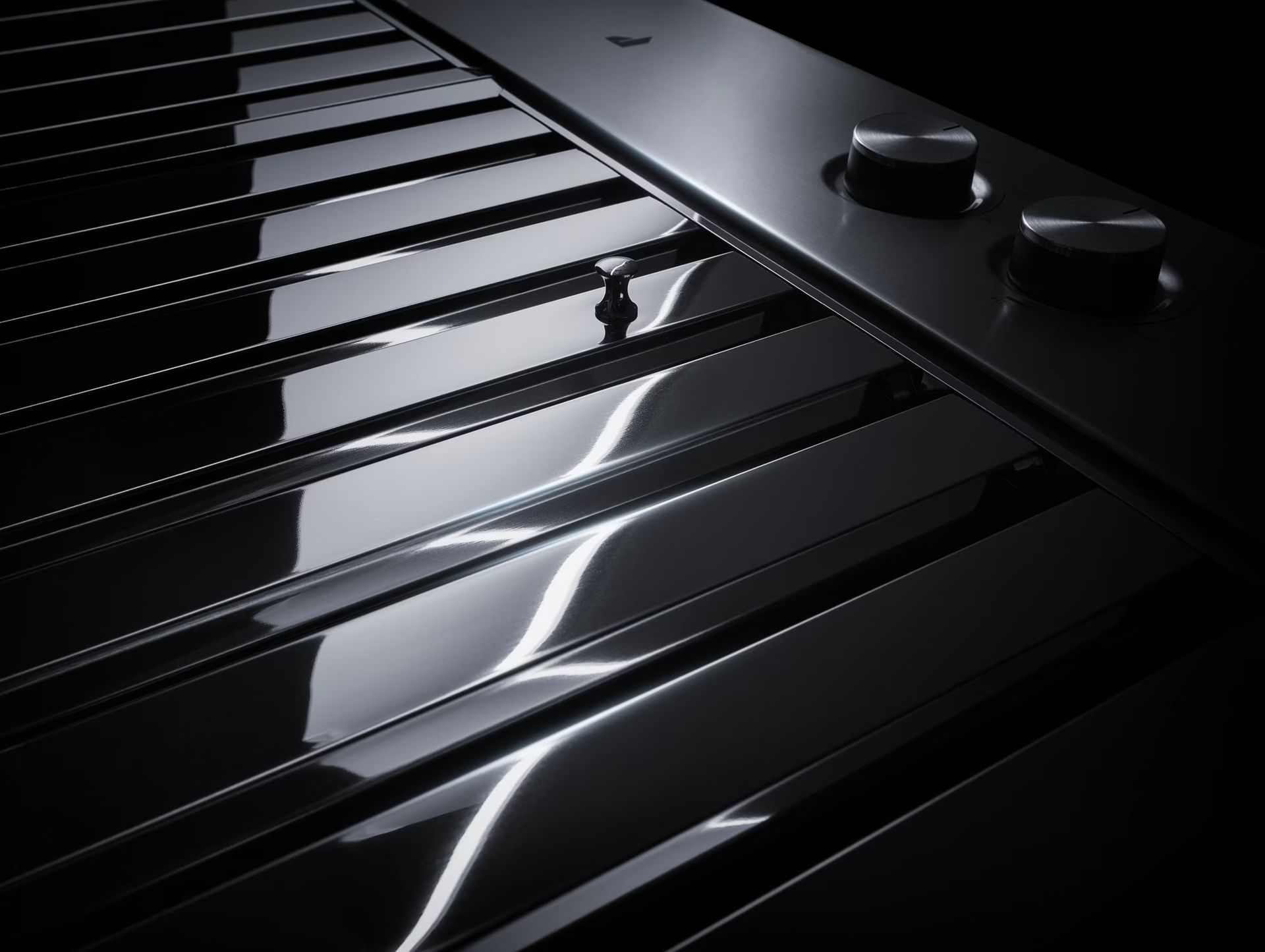 Optional 600 CFM or 1,200 CFM Internal Blower