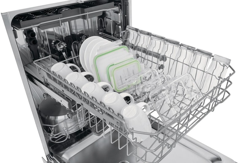 Easily Fit Dishes with Adjustable Racks.
