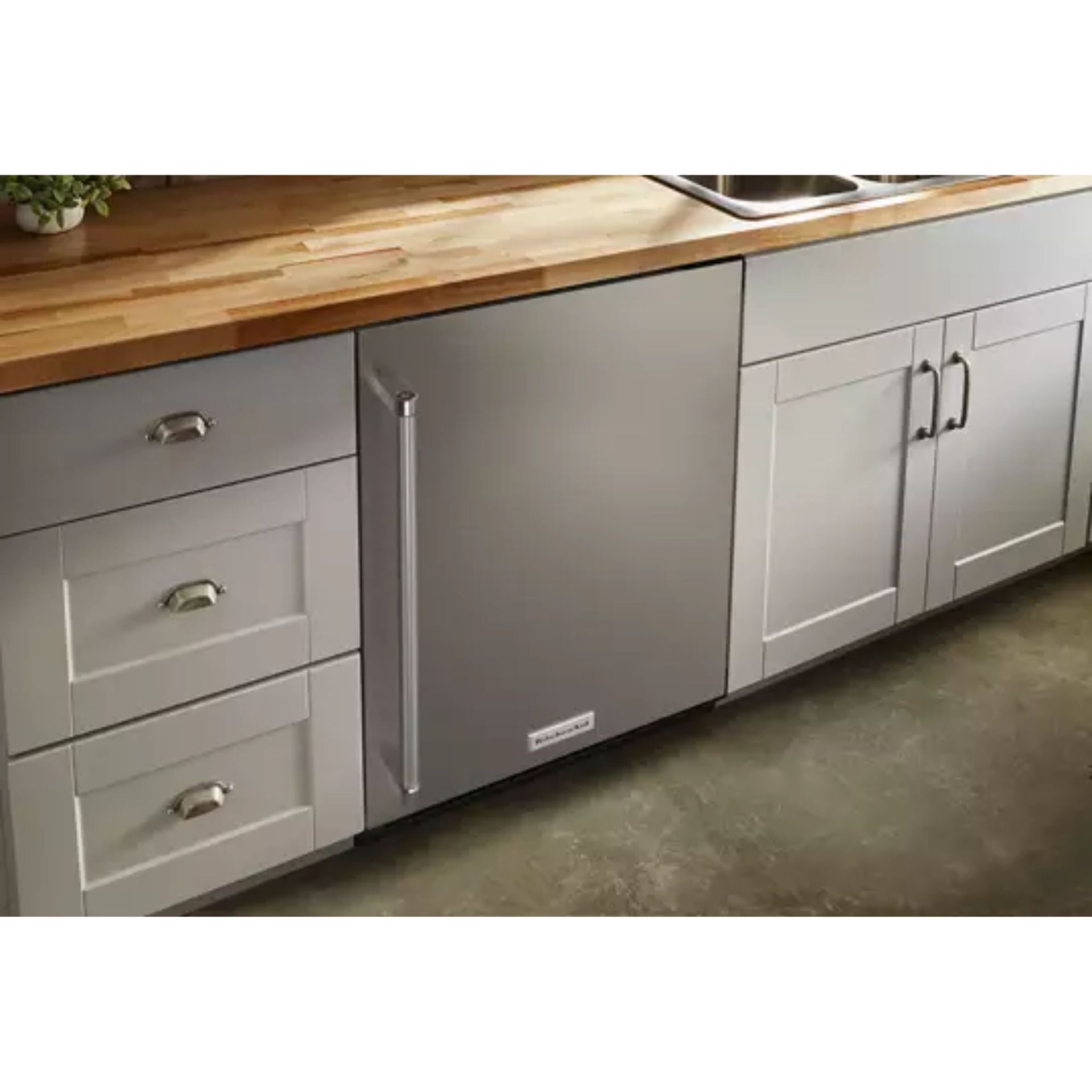 Fully Flush Installation with Hidden Hinges